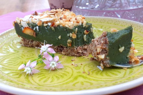 Spirulina nut cake with coconut cream & flower pollen