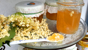 Elderberry jelly with flowers