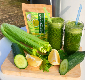 Celery juice with barley grass juice powder