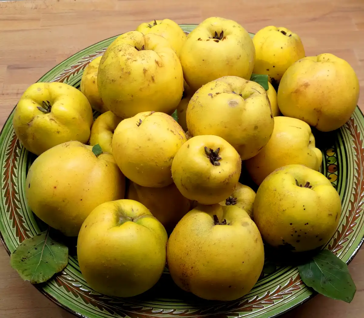 Quinces in peel